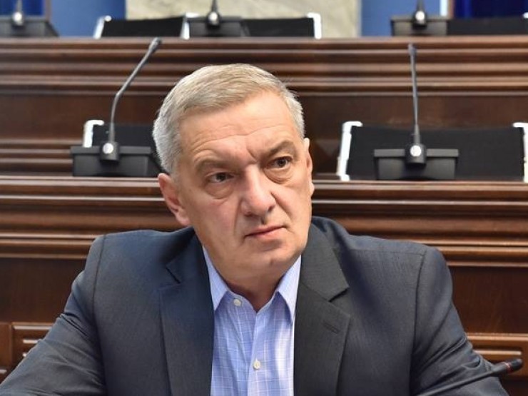 ვოლსკი სენატორების წერილს „მეგობრულ ცეცხლს“ უწოდებს