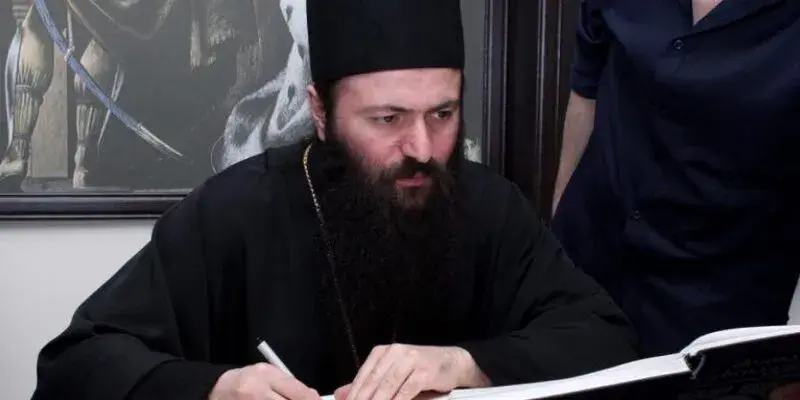 Епархия Марнеули запретила замгубернатору Квемо Картли причащаться на основании дела о покушении на епископа