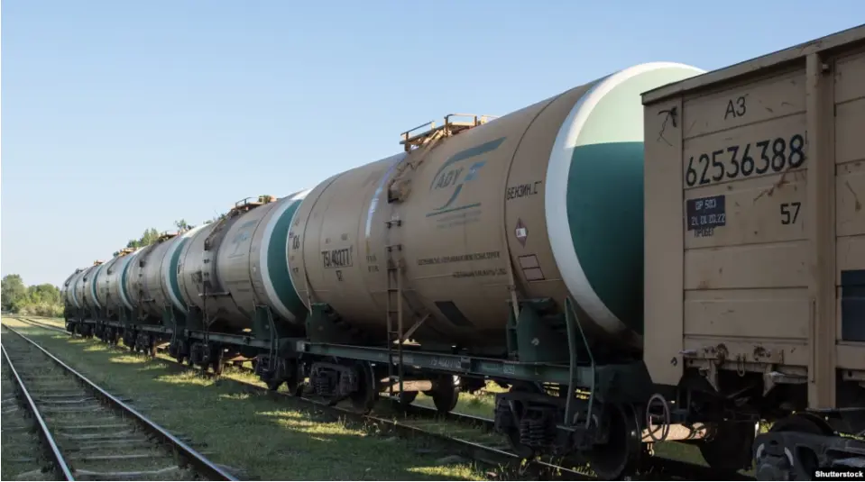 Азербайджан отправил в Армению 22 цистерны с бензином – через Грузию