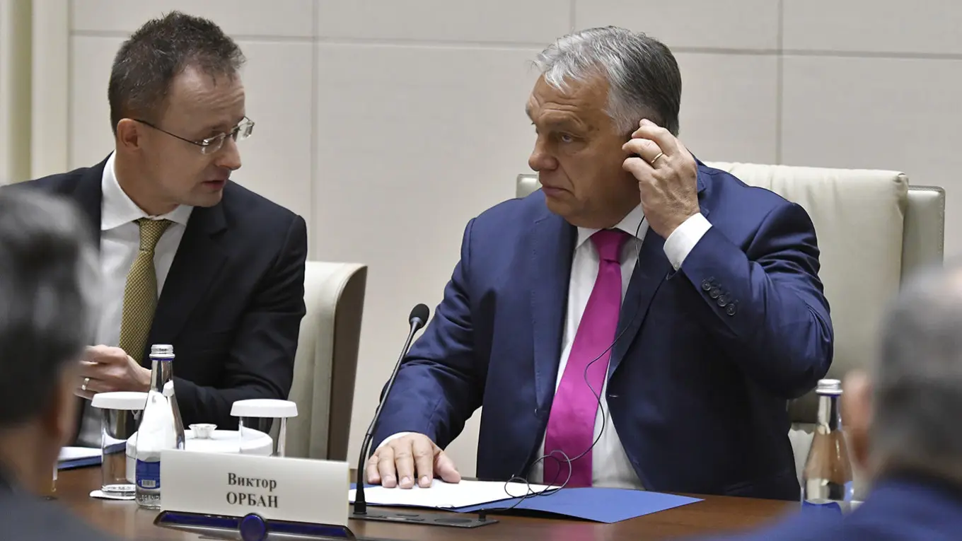 Орбан и глава МИД Венгрии Сийярто пропали из публичного поля после поражения на выборах