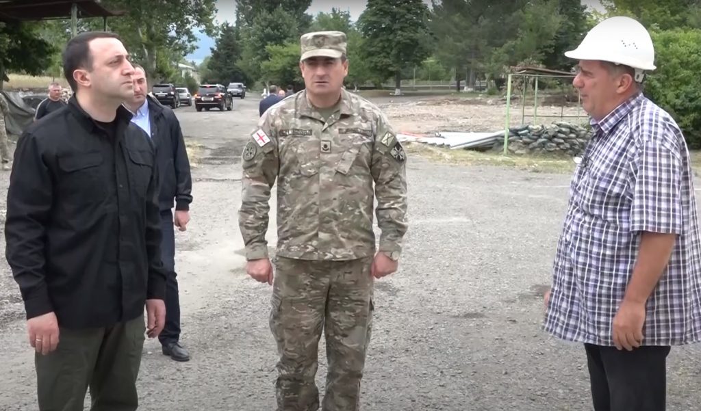 თავდაცვის მინისტრი ინფრასტრუქტურულ სამუშაოებს გაეცნო