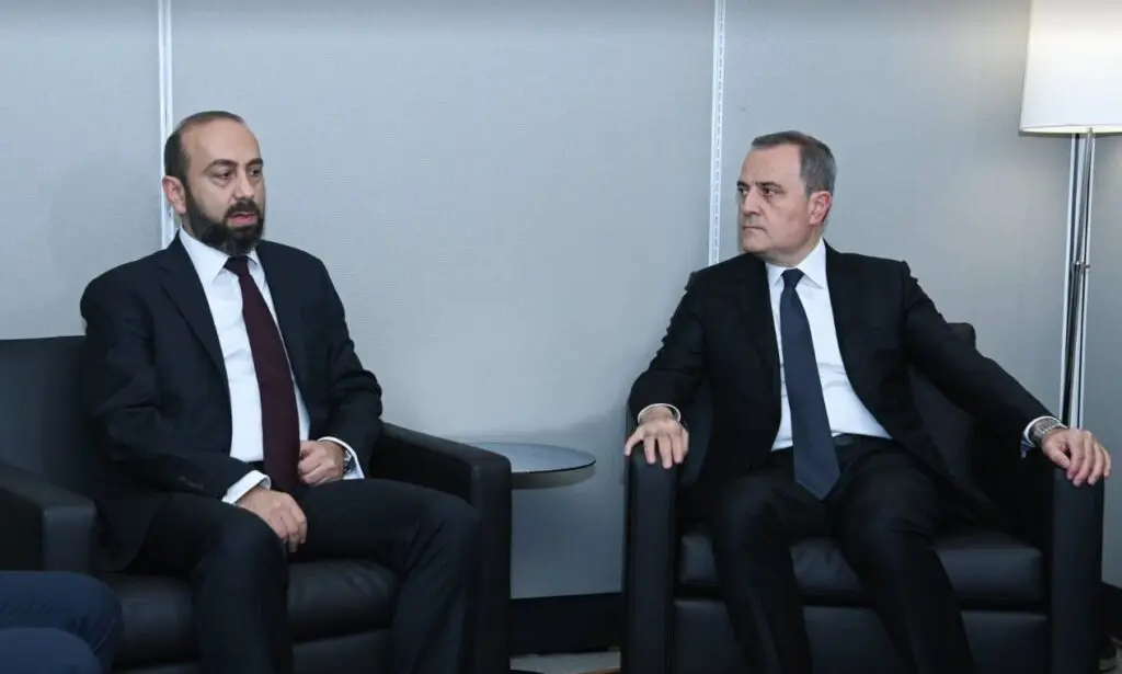 აზერბაიჯანისა და სომხეთის საგარეო საქმეთა მინისტრებმა გაერო-ს გენერალური ასამბლეის სესიის ფარგლებში ქვეყნებს შორის სამშვიდობო დღის წესრიგის საკითხები განიხილეს