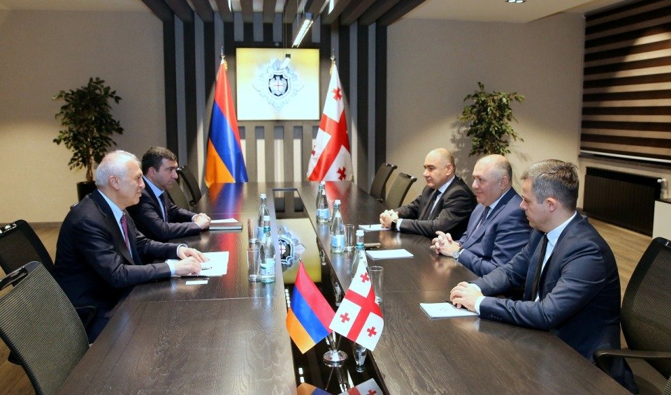 რაზე ესაუბრა საქართველოს სუს–ის უფროსი სომხეთის ელჩს
