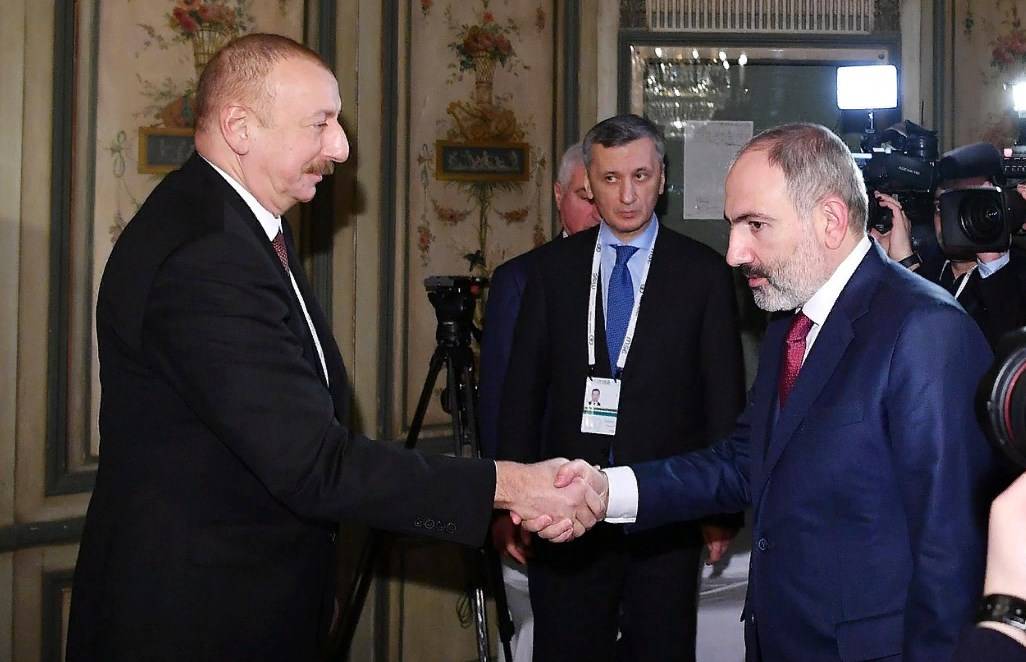Пашинян и Алиев пообщались в Тиране