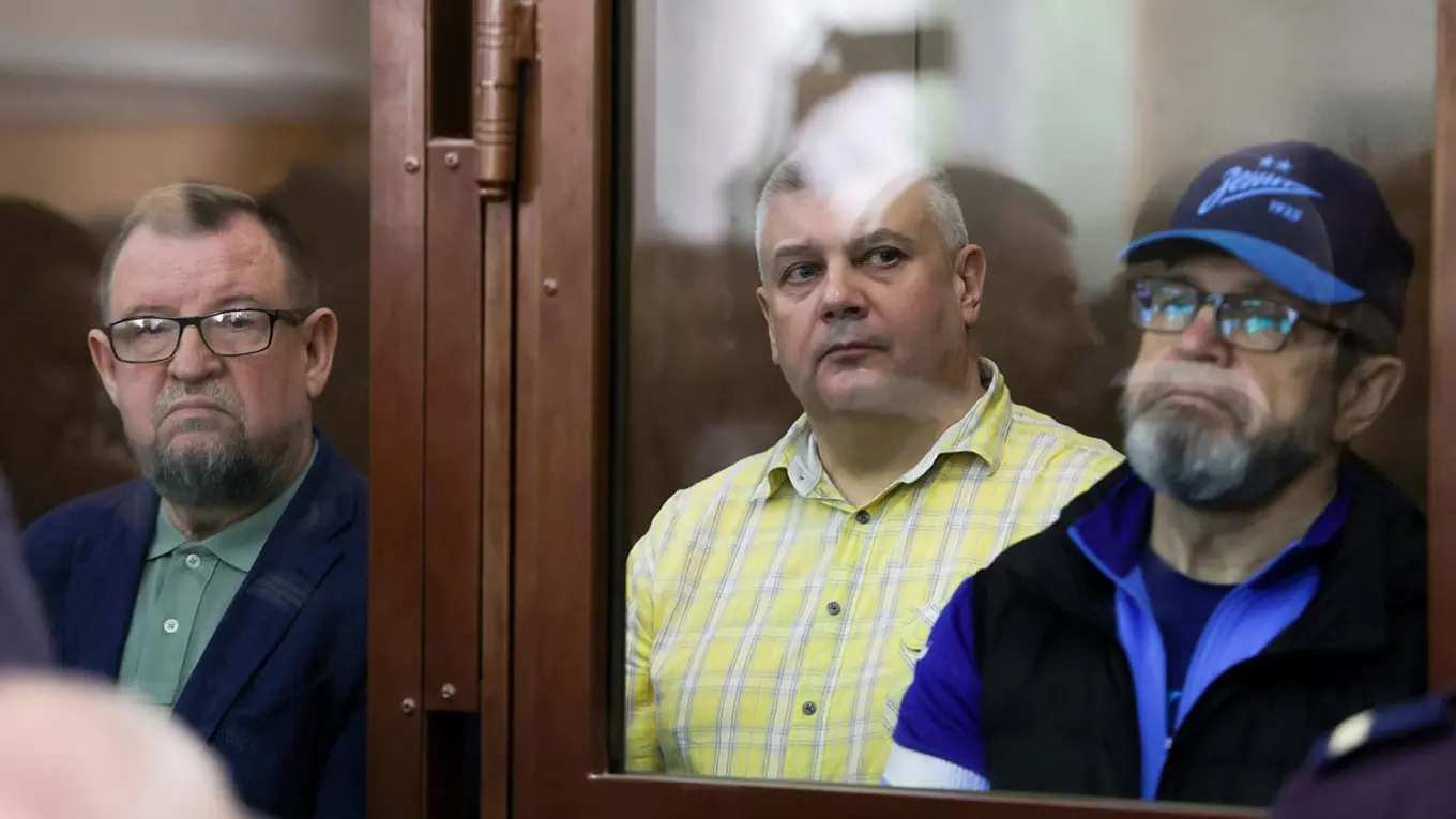 Трех генералов МВД приговорили к срокам от 10 до 12 лет колонии за взятки