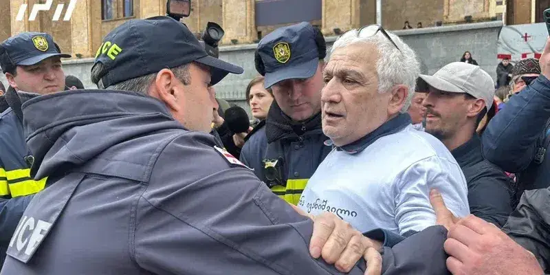 У мемориала 9 апреля задержан один человек