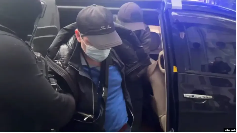 Подозреваемого в организации стрельбы на похоронах доставили в Абхазию