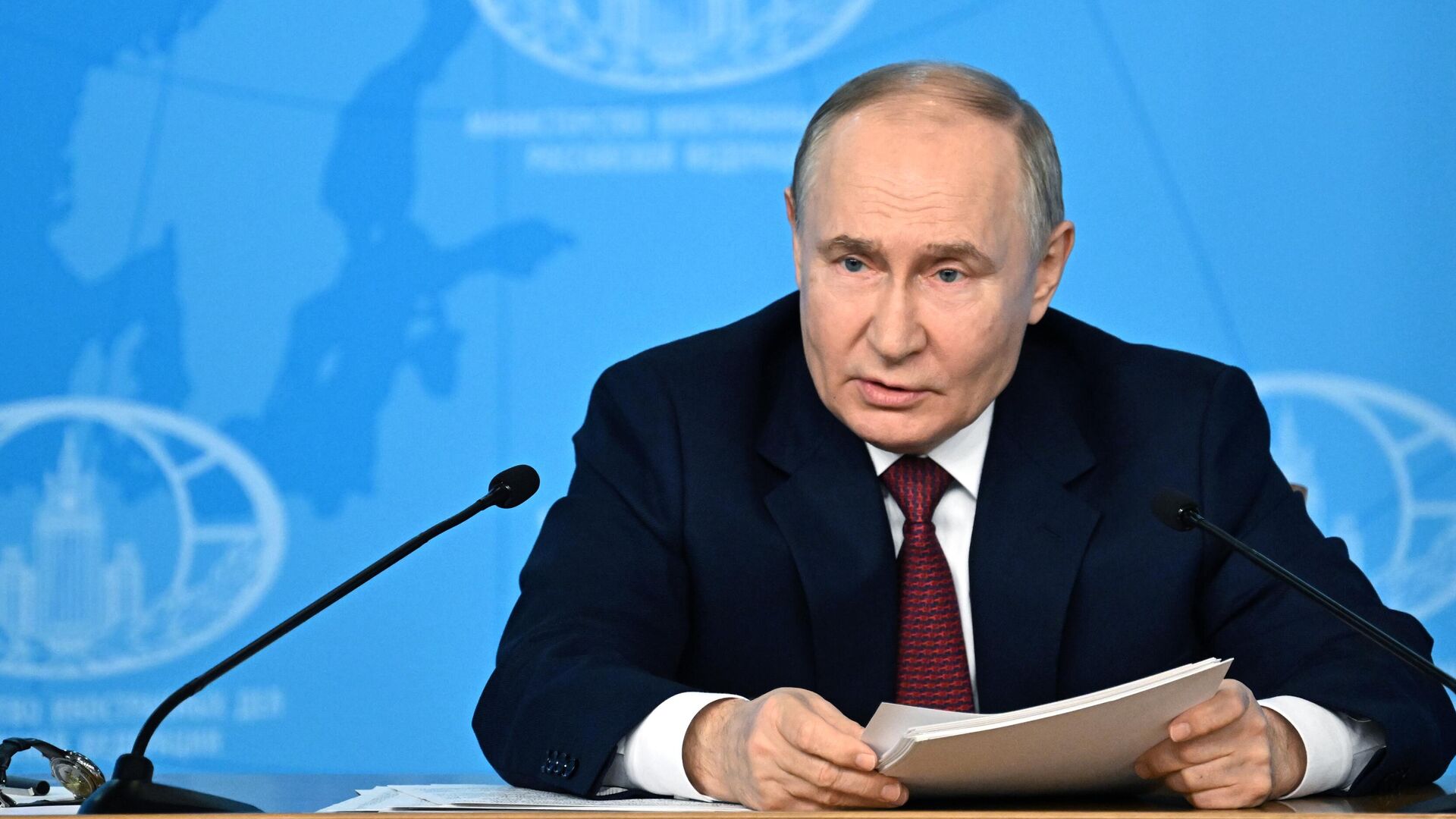 Путин предложил ввести в Украине «международное управление»