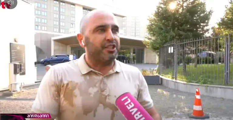 Eggs thrown at Levan Khabeishvili on street
