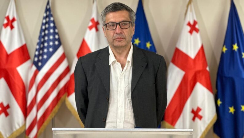 ლაშა ბაქრაძე ბოდიშს იხდის