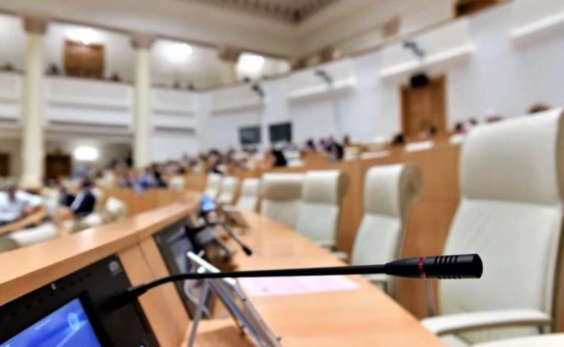TI: заседание парламента 25 ноября противоречит Конституции