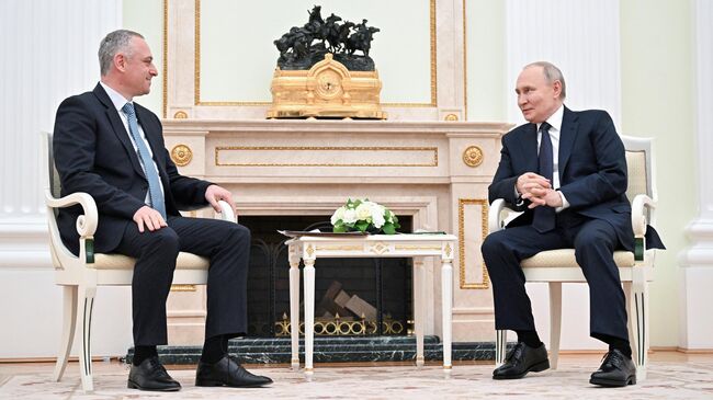 «С удовольствием»: Путин принял приглашение посетить Абхазию