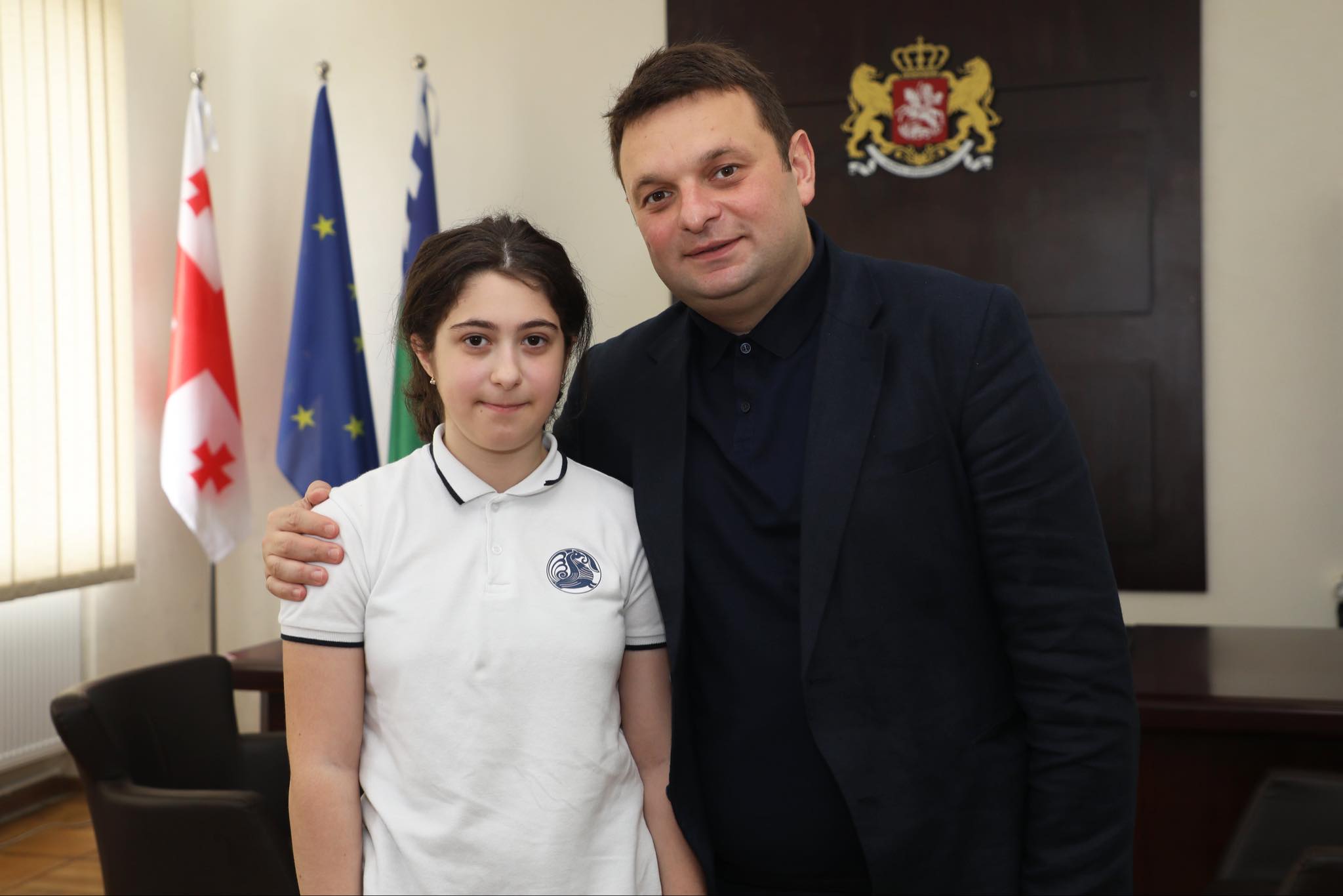 სენაკის მერი წარმატებულ ნორჩ სენაკელ მუსიკოსს ლიკა კორსავას შეხვდა