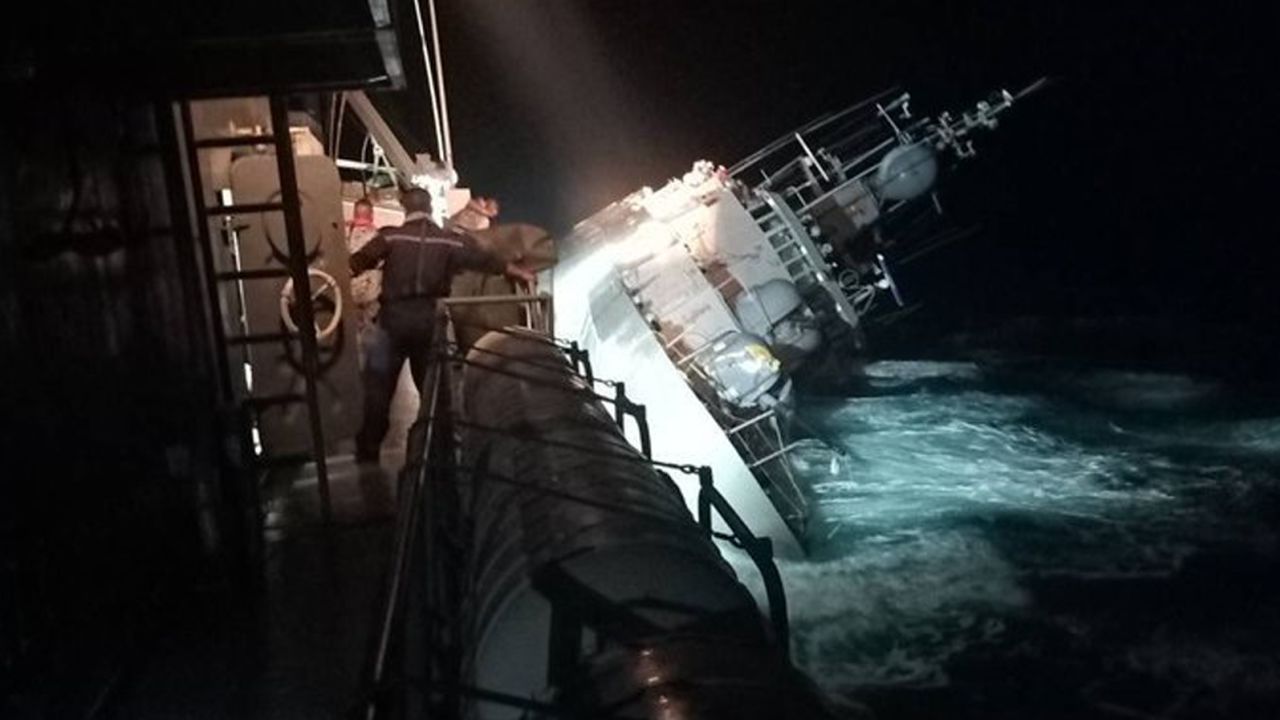 Thai warship sinks in severe weather, leaving 33 crew missing