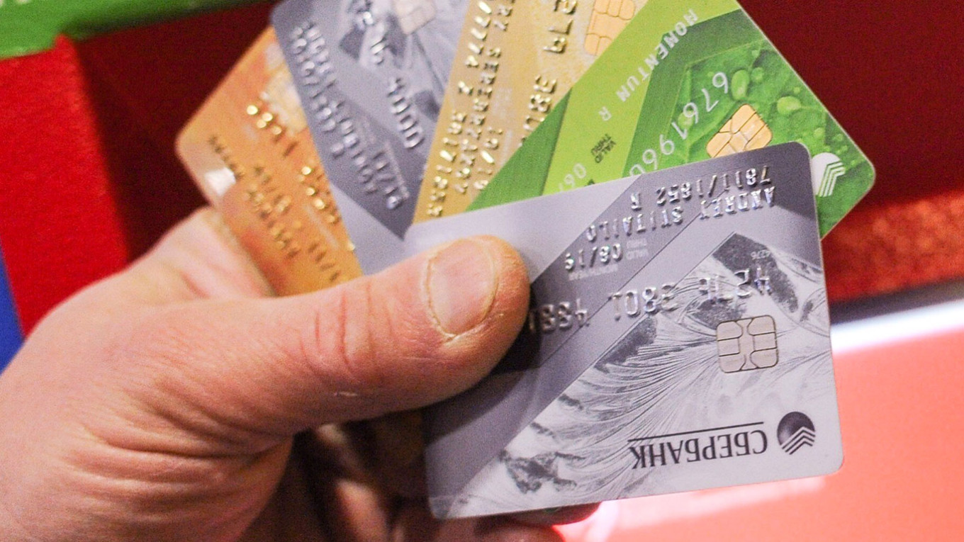 Полиция получит право без суда блокировать банковские счета россиян