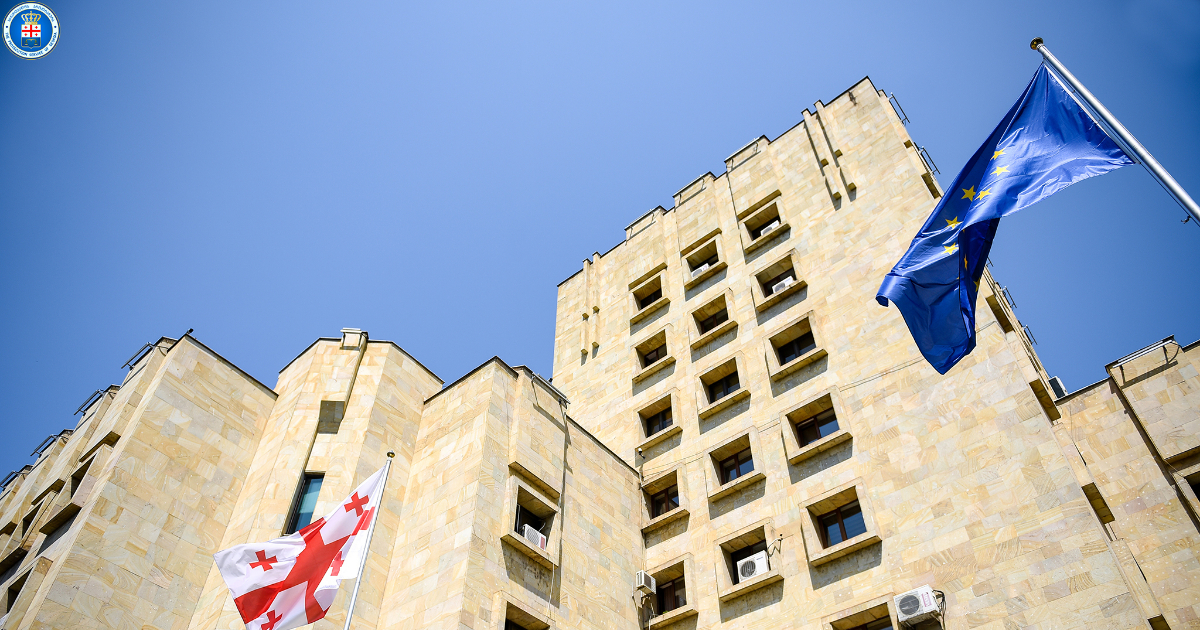 პროკურატურა: დიდი ოდენობით თანხის თაღლითურად დაუფლების ფაქტზე ერთი პირი დააკავეს