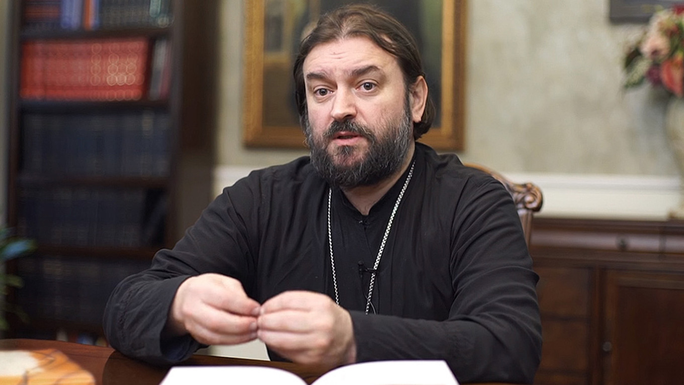 Протоиерей РПЦ заявил, что россияне должны «мучиться» и «терпеть»