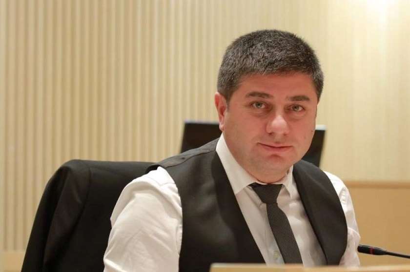 ზაქარია ქუცნაშვილი სადეპუტატო მანდატს ტოვებს