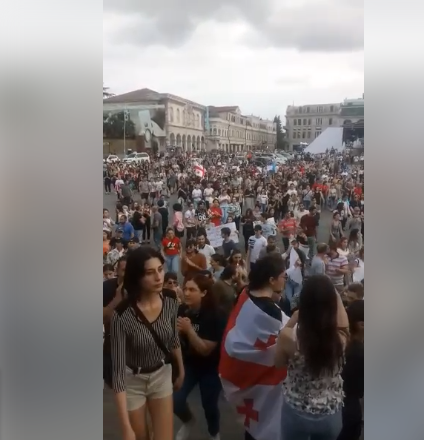 ქუთაისში მასშტაბური საპროტესტო აქცია მიმდინარეობს (ვიდეო)