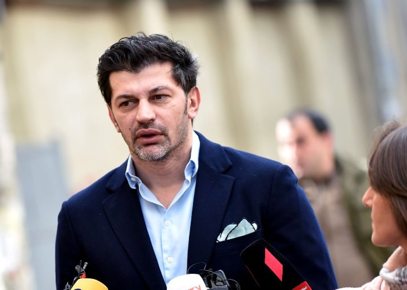 "არ იფიქროთ, რომ ვინმე ან თანამდებობას ან სკამს არის გამოკიდებული"