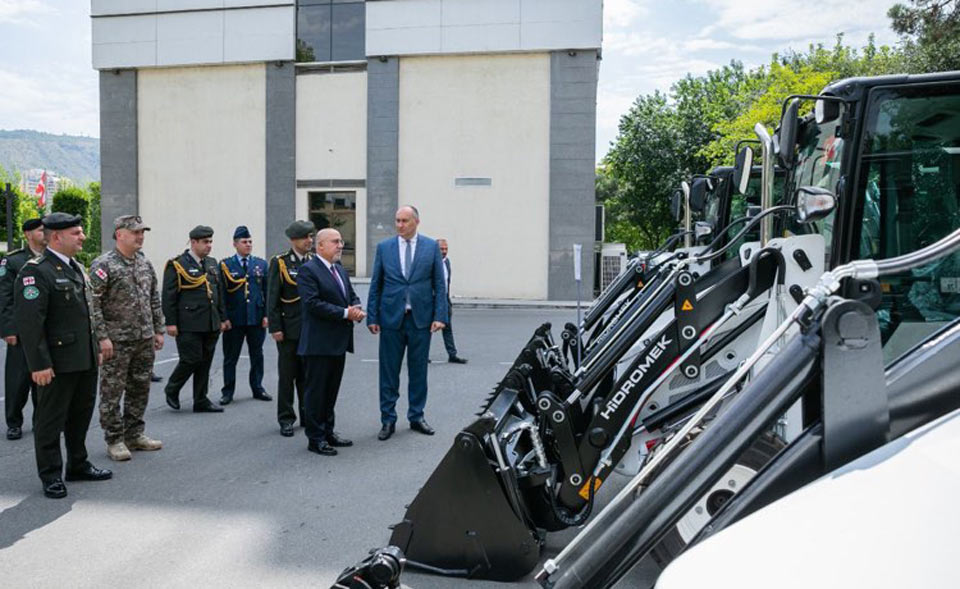 თურქეთმა საქართველოს თავდაცვის ძალებს ლოგისტიკური ტექნიკა გადასცა