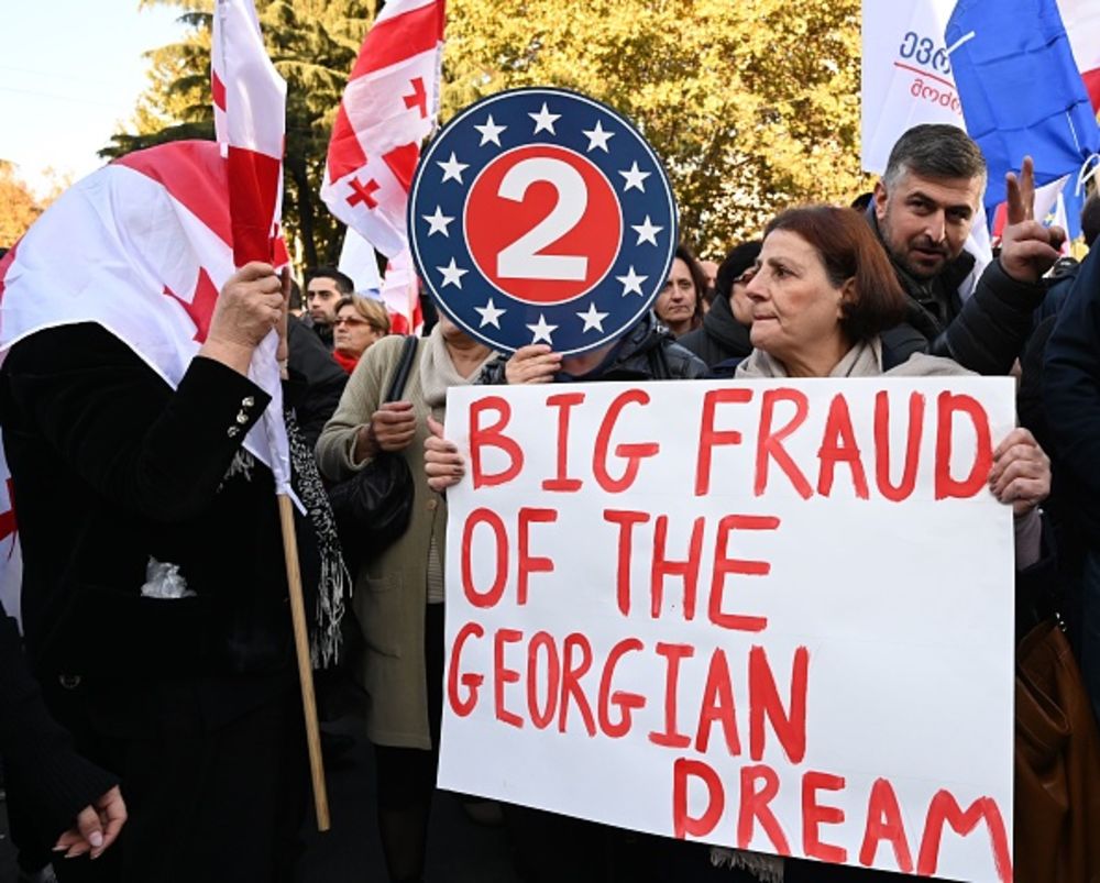 "Bloomberg": "აშშ–მა ივანიშვილს პასუხისმგებლობა უნდა დააკისროს"