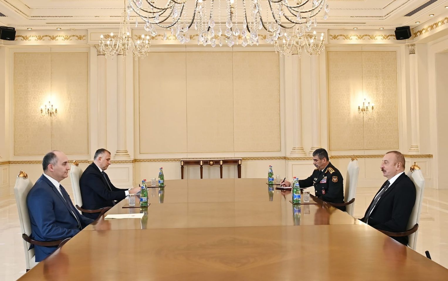 საქართველოს თავდაცვის მინისტრი ალიევს სამმხრივ ფორმატზე ესაუბრა
