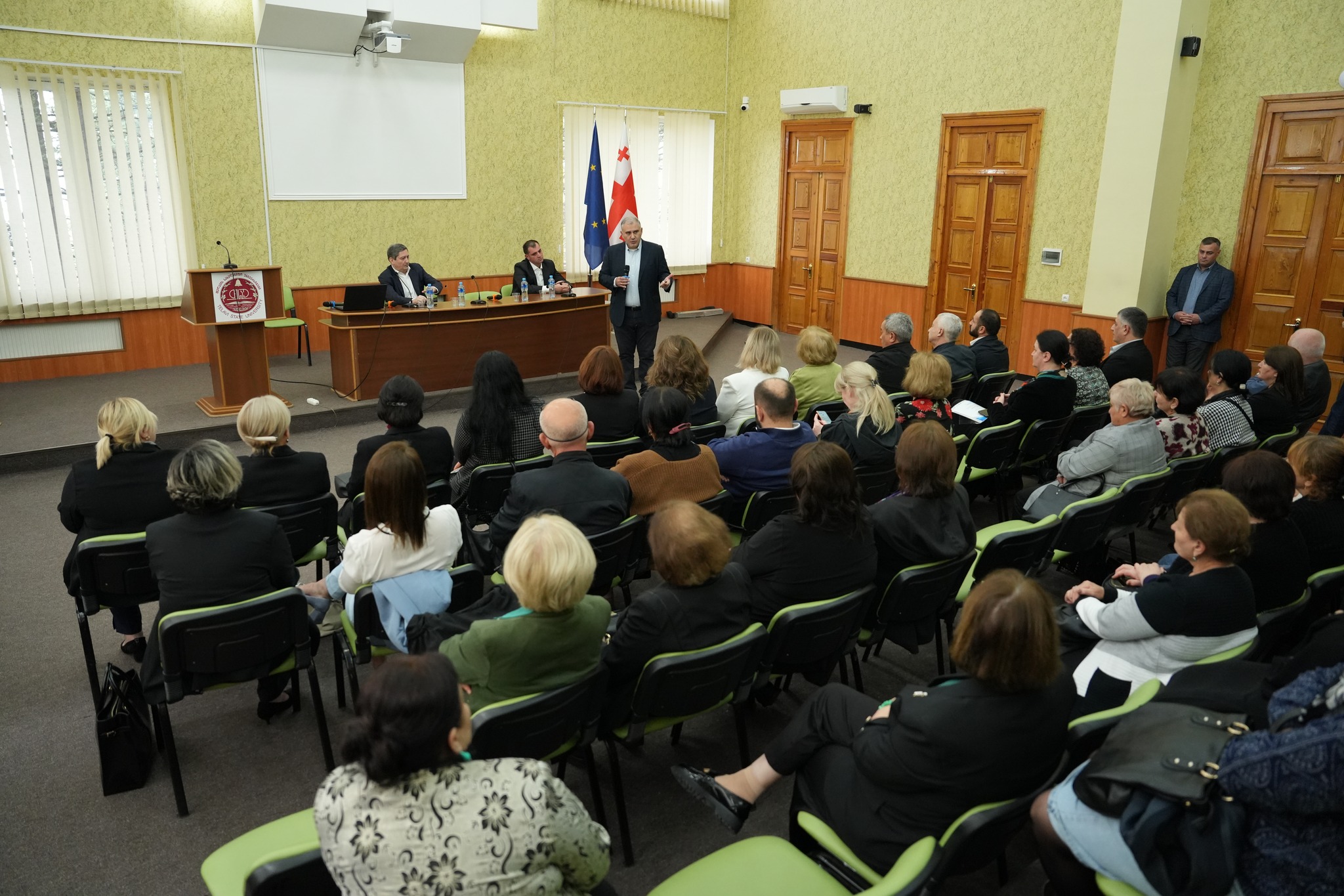 თელავში მიხეილ სარჯველაძე სამედიცინო სექტორის წარმომადგენლებს შეხვდა