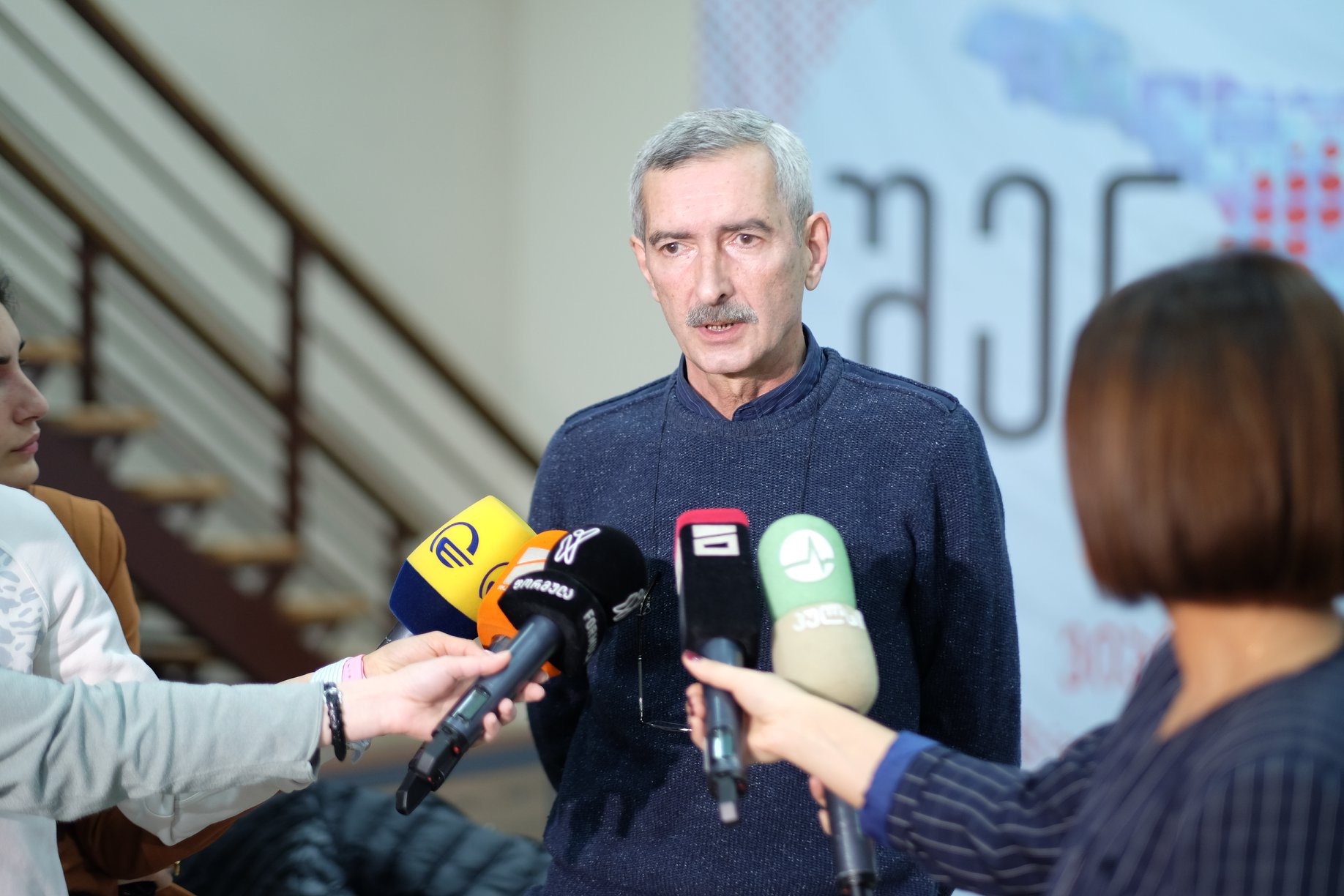 “პირველ რიგში, ყველამ ნერვები დაიწყნაროს, ადამიანს, რომელსაც ნერვული სტრესი აქვს, ყველა ინფექცია ადვილად ერევა”