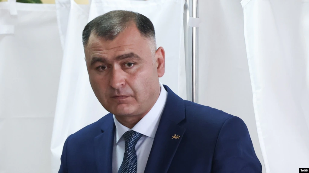 Югоосетинский лидер выздоровел от коронавируса