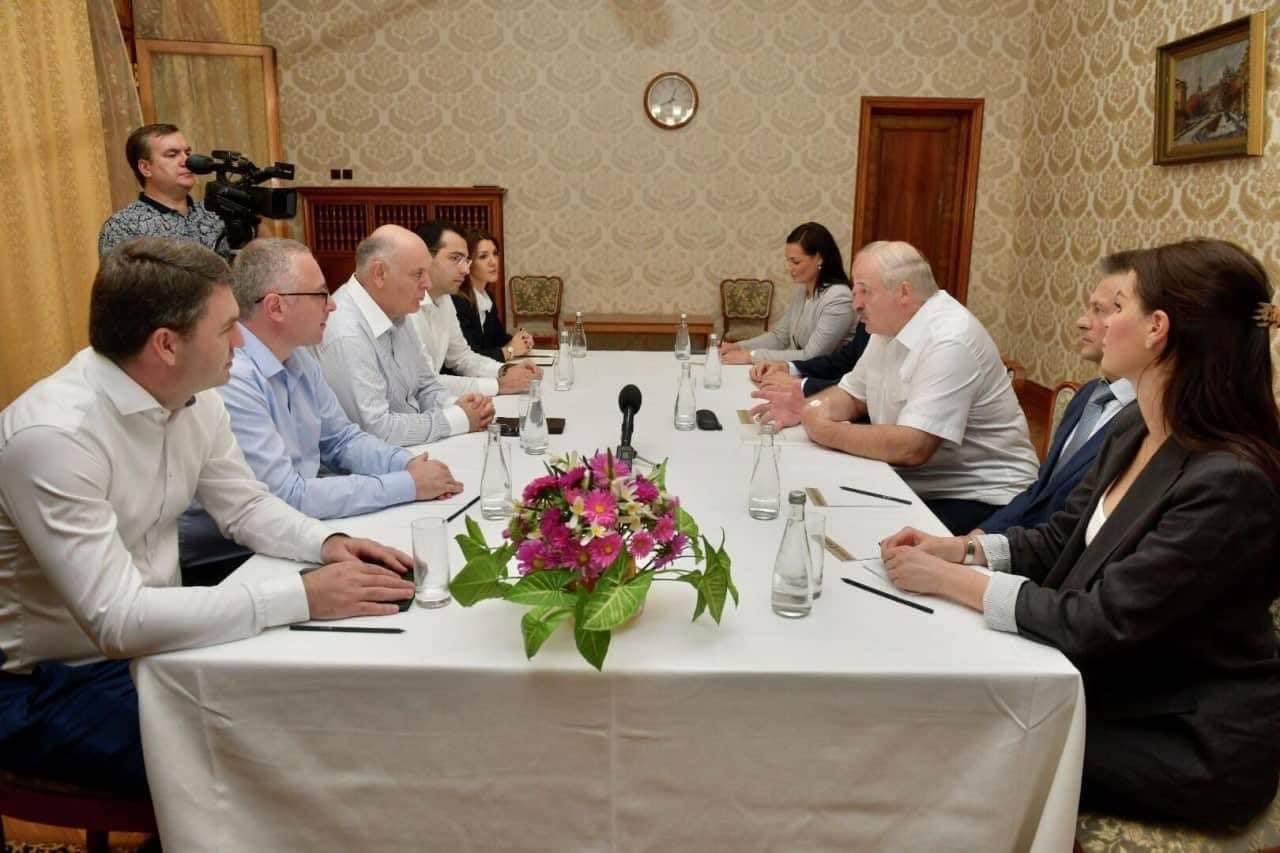ლუკაშენკო: აფხაზეთში პუტინთან განხილვის შემდეგ ჩავედი