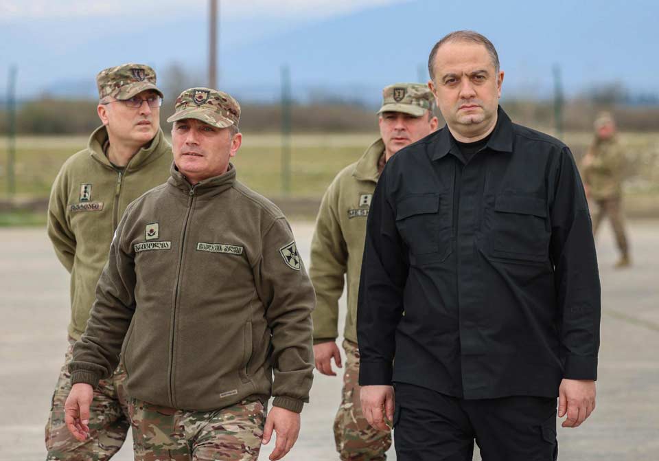 ირაკლი ჩიქოვანი დასავლეთის სარდლობის სამხედრო ბაზებზე არსებულ ვითარებას გაეცნო