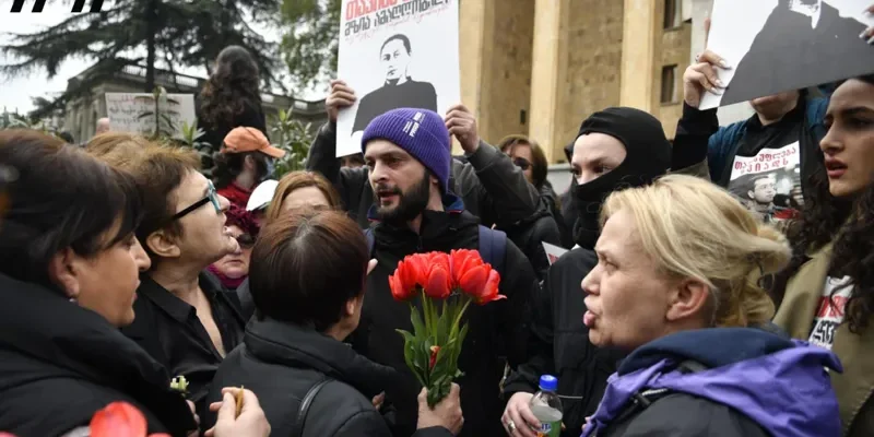 Возле здания парламента Грузии произошли стычки