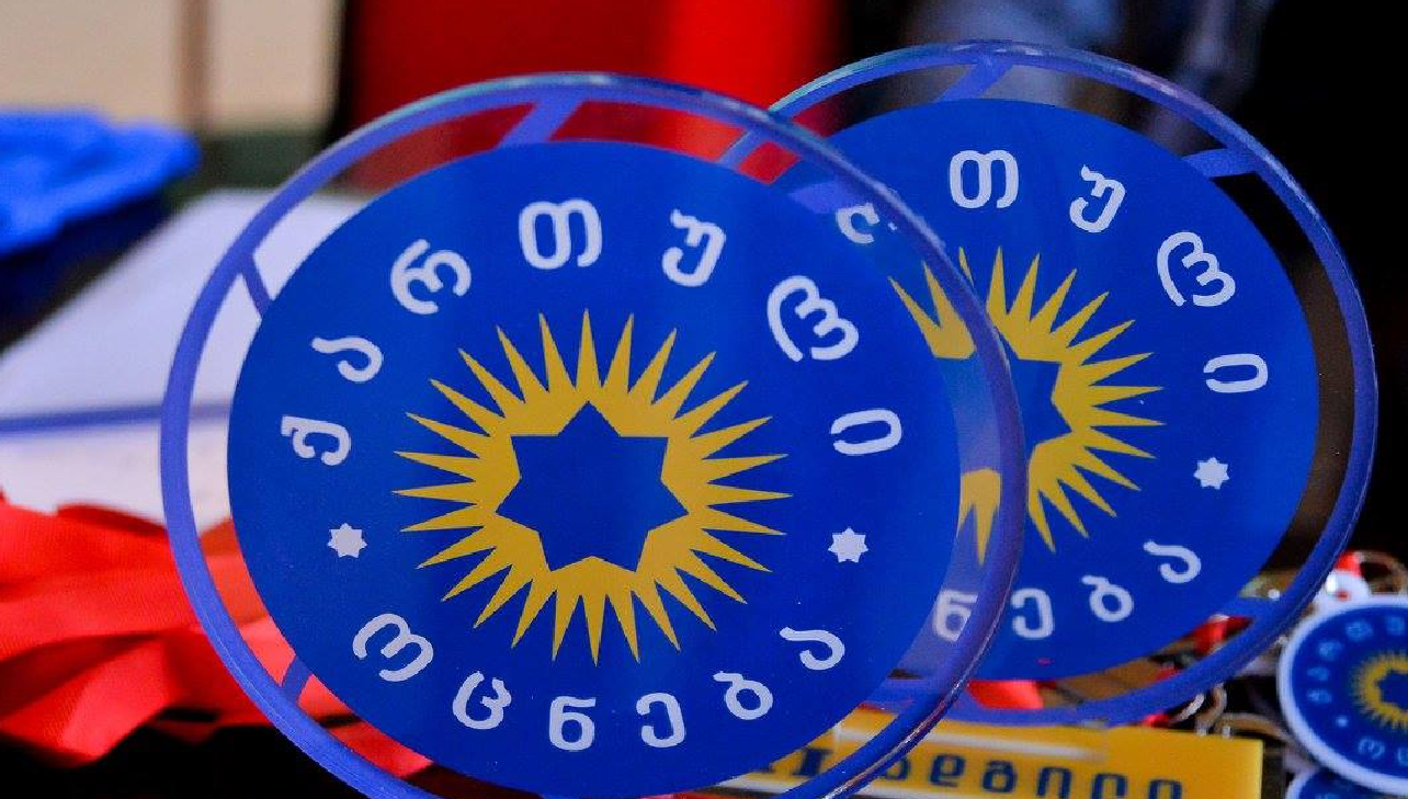 ხელისუფლება „ტროლების“ სკანდალს ტელევიზიებზე შეტევით უპასუხებს?