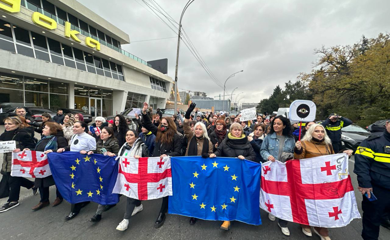 მსვლელობის მონაწილეებსა და პოლიციას შორის შეხლა-შემოხლა იყო