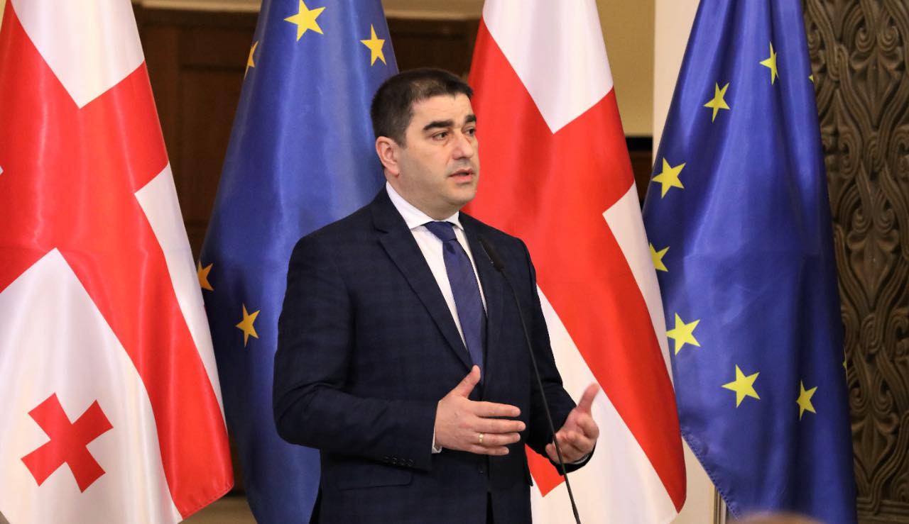 შალვა პაპუაშვილი: სალომე ზურაბიშვილის განცხადება, რომლის თანახმად, რუსული ენის გაგონება პრობლემაა ქართველი ხალხისთვის, არის ქსენოფობია