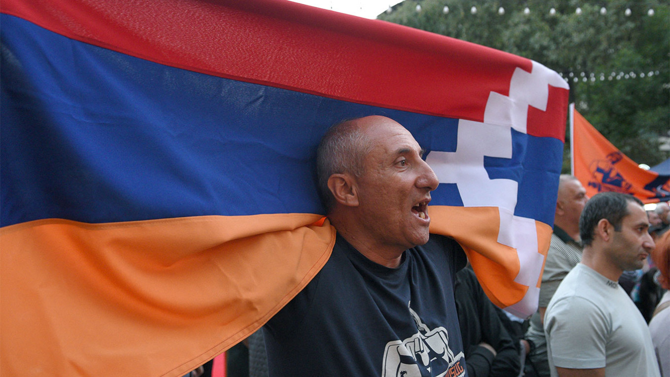"ფაშინიანის პოლიტიკის ბრალია!": ერევანში სტიქიური მიტინგები დაიწყო