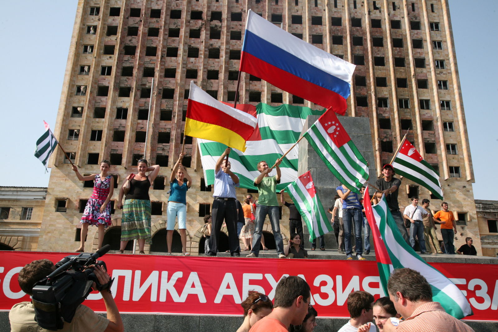 Абхазия и Южная Осетия поддерживают перенос Женевских дискуссий в другую страну