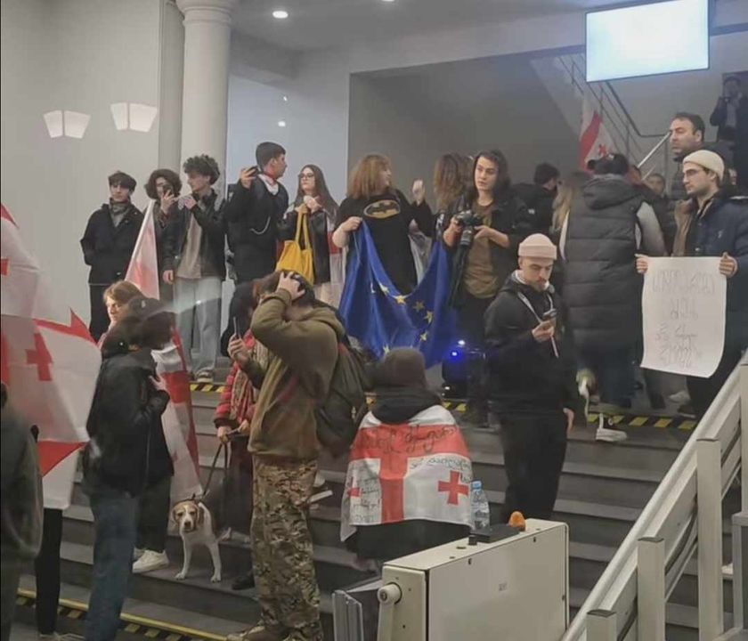 В Тбилиси вспыхнули студенческие протесты против итогов парламентских выборов