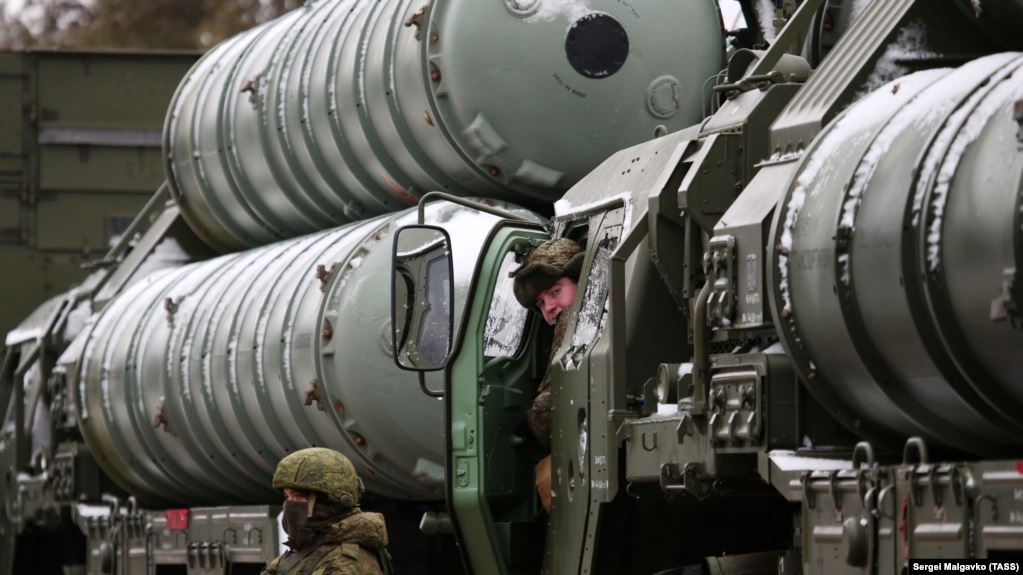 Russia delivers missile system to Turkey in challenge to NATO