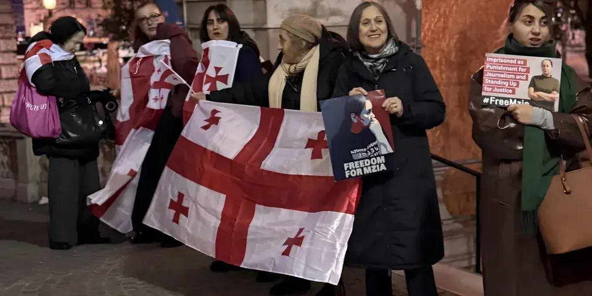 Их сажают в тюрьму, преследуют и заставляют молчать: как работают журналисты от Киева до Тбилиси