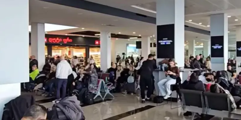 В аэропорту Батуми из-за непогоды не могут выполнить рейсы по нескольким направлениям