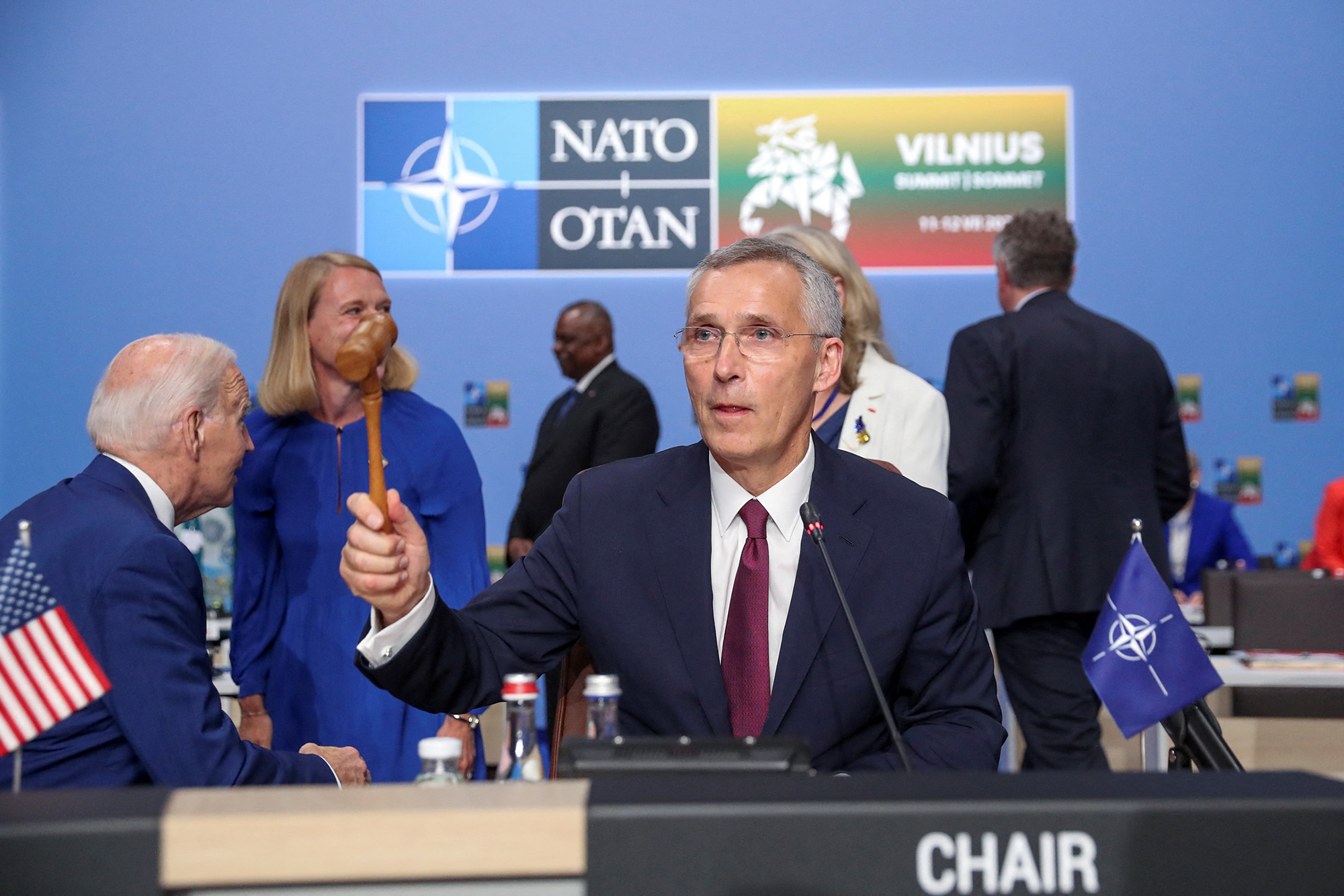 Stoltenberg pledges to "bring Ukraine closer to NATO"