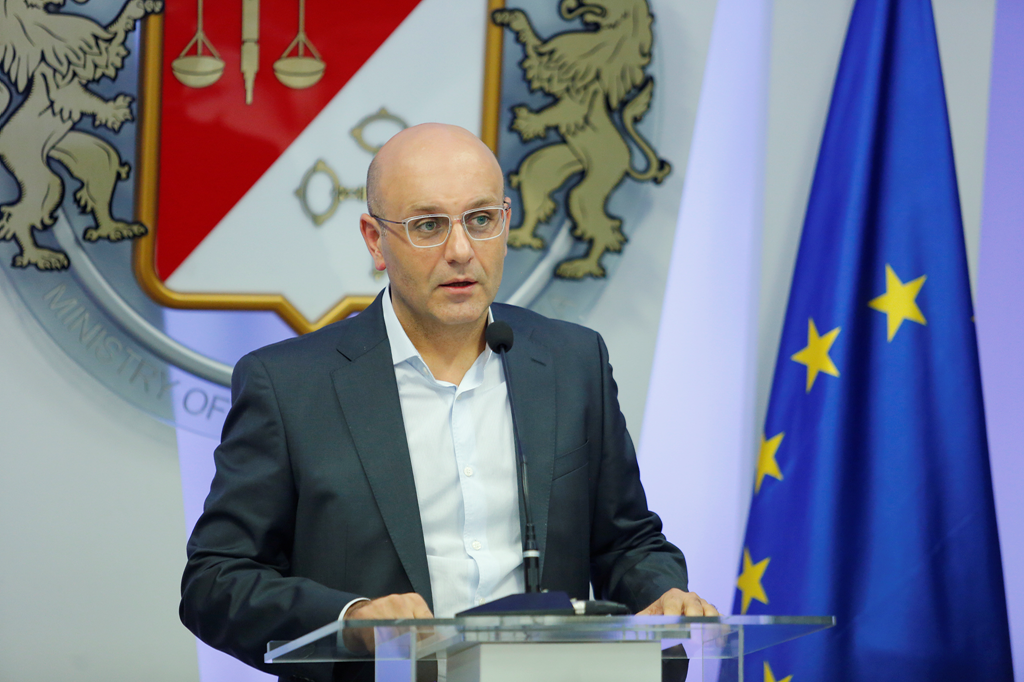 ფინანსთა მინისტრი დავალიანების მქონე ტელეკომპანიებს მიმართავს