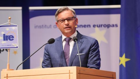 ავსტრიამ დაახლოებით 2 მილიარდი ევროს რუსული აქტივები გაყინა