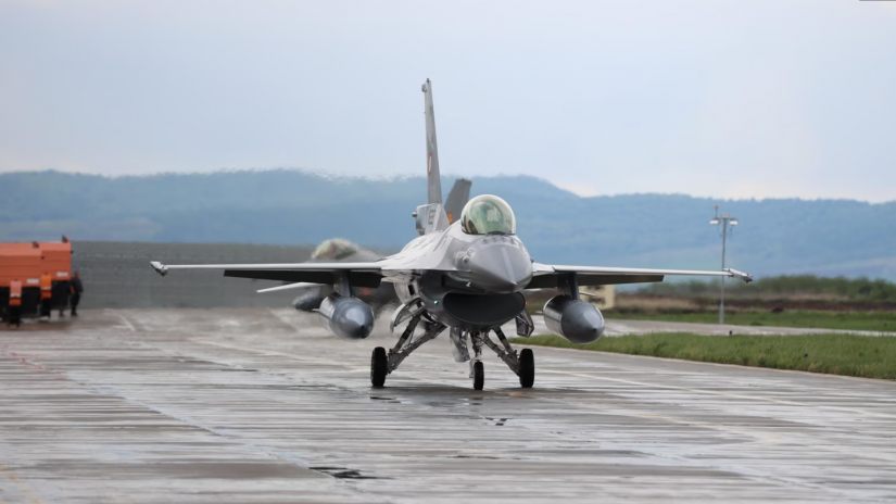 ნიდერლანდებმა უკრაინას რუსეთის თავზე F-16-ების გამოყენების უფლება მისცა