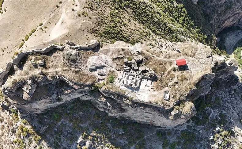 თურქი არქეოლოგები აცხადებენ, რომ ქართველი მეფის, აშოტ კურაპალატის სამარხი აღმოაჩინეს