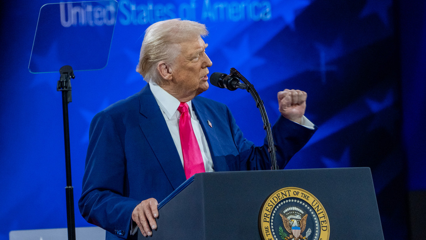 Трамп ввел 10%-ные пошлины на весь импорт и более высокие тарифы для 60 стран