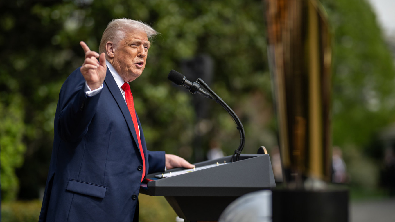 Трамп пригрозил уволить главу ФРС США за критику пошлин