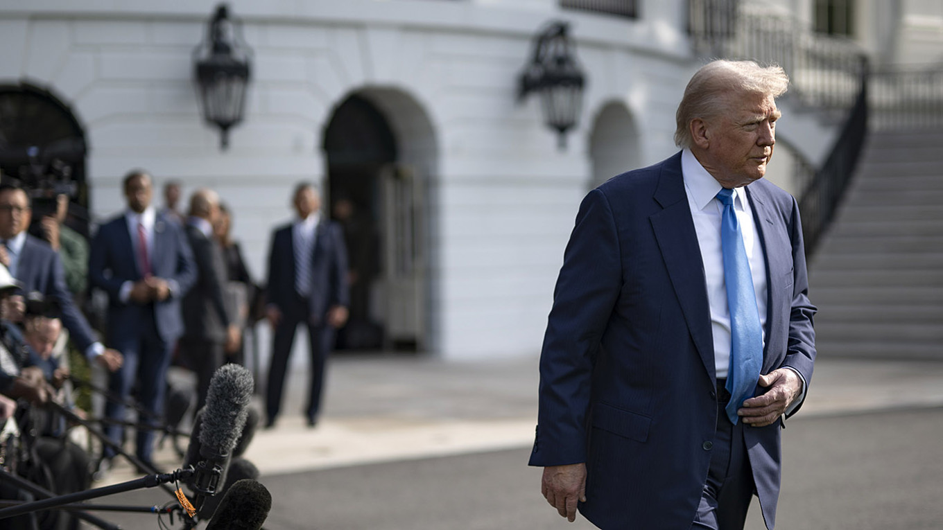 Трамп второй раз за неделю пригрозил Путину ужесточением санкций